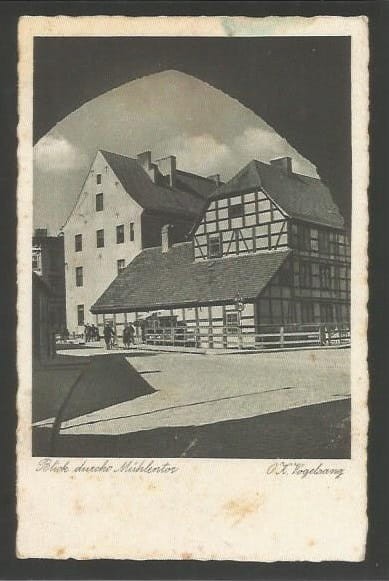 Pocztówka-Blick-Durch-Mühlentor-in-Stolp-Widok-z-Bramy-Młyńskiej-w-Słupsku.jpg