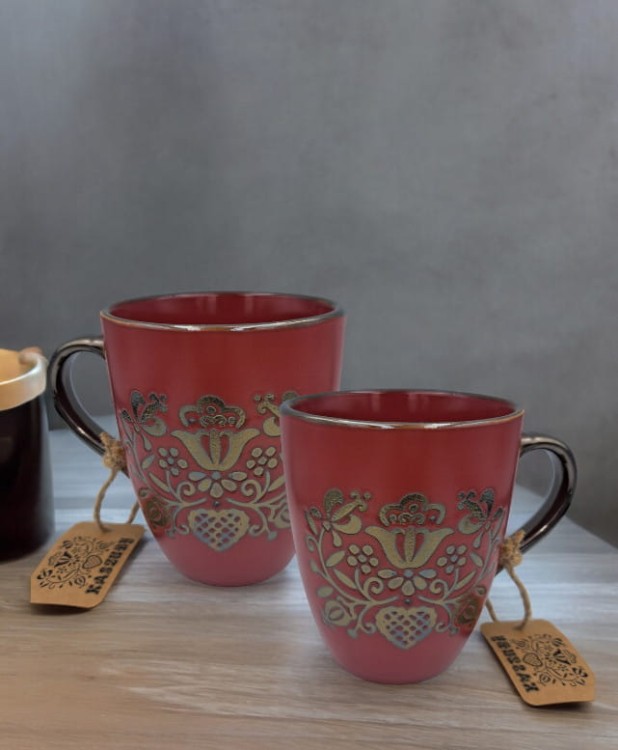 kubek-kaszubski-wzór-ceramiczny-czerwony-kaszebe.jpg