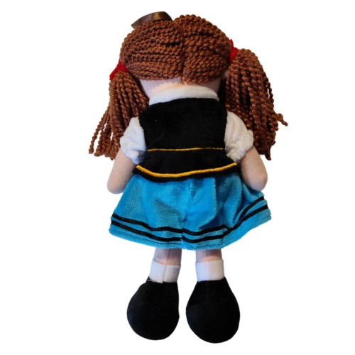 Tradycyjna-lalka-kaszubska-przędzy-miękkiego-materiału