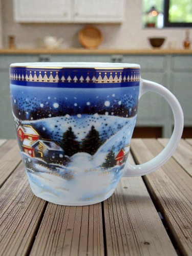 Świąteczny kubek porcelana Lubiana (Wiktoria).jpg