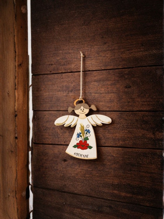 Recznie-malowany-drewniany- aniolek-z-motywem-haftu-kociewskiego.jpg