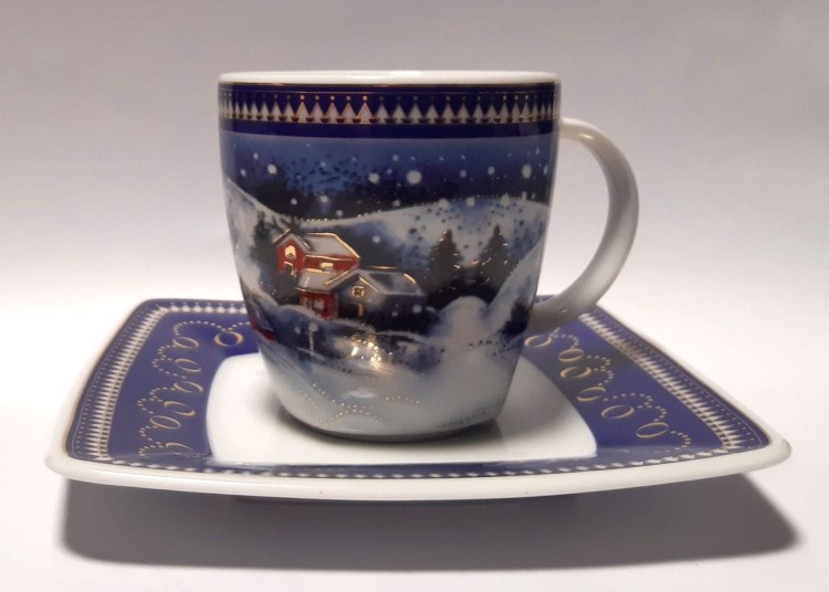 Świąteczna filiżanka i spodek porcelana Lubiana1.jpg