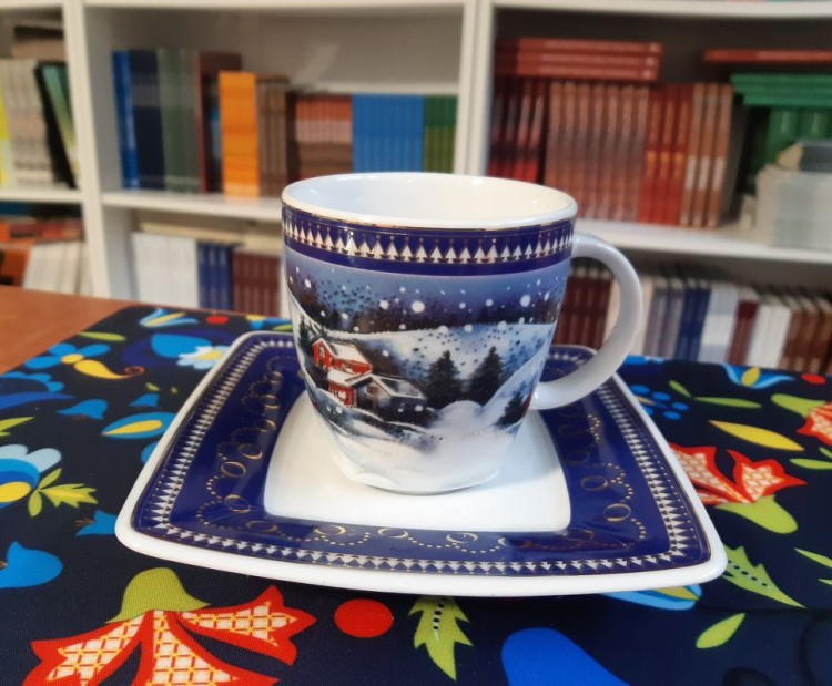 Świąteczna filiżanka i spodek porcelana Lubiana4.jpg