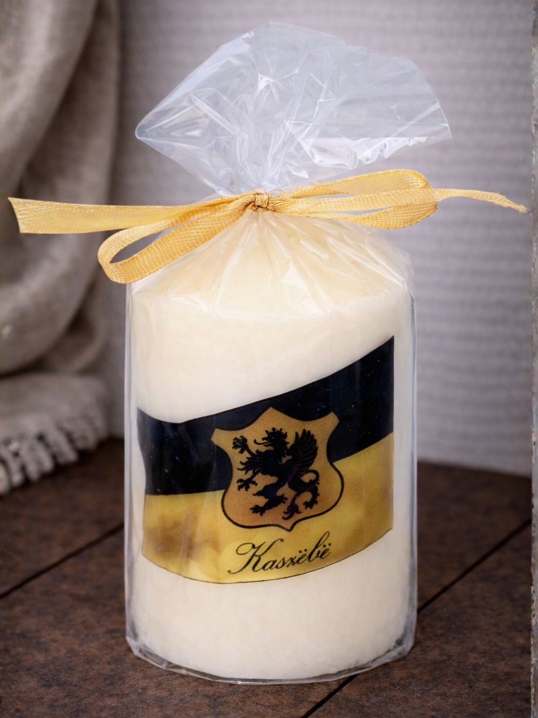 swieczka-z-gryfem-kaszubskim-flaga-kaszub.jpg